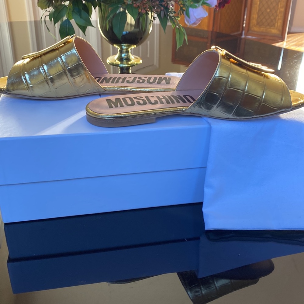 ✨ NWT Moschino Gold Croc Embossed M Logo Slide Sandals EU 37 🇮🇹 - Picture 11 of 16